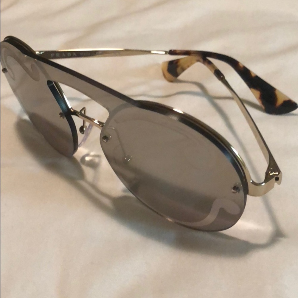 Unworn Women’s Prada sunglasses